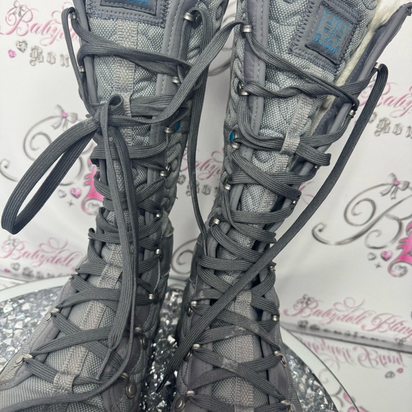 Helly Hansen Womens Gray Waterproof Snow Boots Size 6 1/2 distressed grey winter - Picture 6 of 16